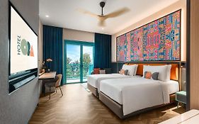 รีสอร์ท เวิลด์ เซนโตซา - เฟสทีฟ โฮเทล (sg Clean Certified) Hotel